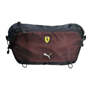 Ferrari Race Waist Bag – Riñonera Negra con Reflejo Rojo