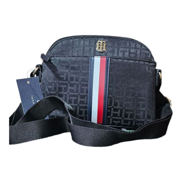 Bolsa Crossbody Tommy Hilfiger Negra con Detalles Dorados – Modelo 69J8951