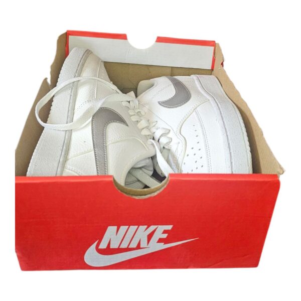 Nike W Court Vision Low NN Blanco/Plata – Talla 25.5 MX / 8.5 USA / 40 EUR (Caja de Outlet) - Image 3