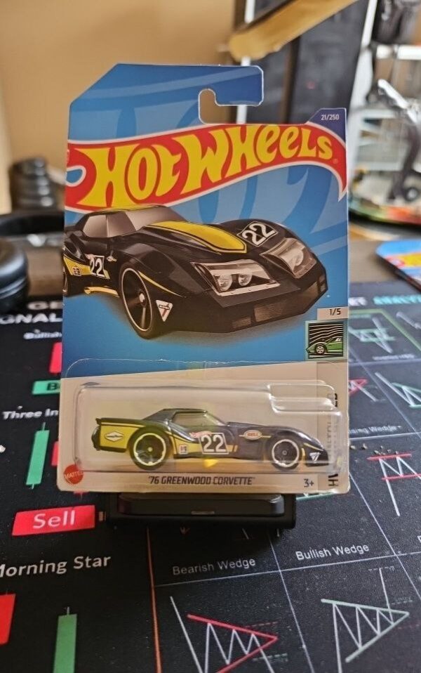 Hot Wheels ‘76 Greenwood Corvette | Negro #22 | Racing Legends Series