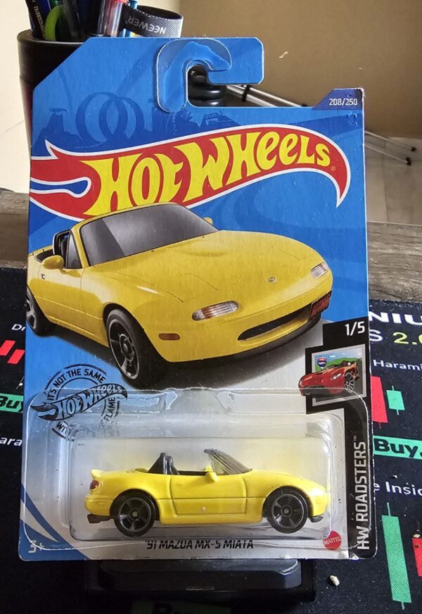Hot Wheels ‘91 Mazda MX-5 Miata Amarillo | HW Roadsters