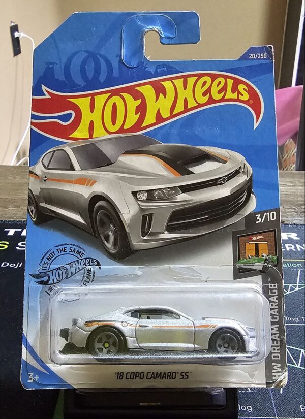 hot-wheels-18-copo-camaro-ss-dream-garage