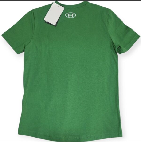 Playera Under Armour Kids Verde con Estampado Navideño Deportivo Talla CH/JP/YSM - Image 2