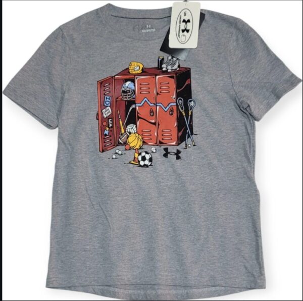 Playera Under Armour UA Sports Locker Kids Gris Talla YXS